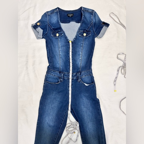 Bebe Blue denim deep V-neck Short Sleeve front zip Jumpsuit - Size 25 - Picture 7 of 8